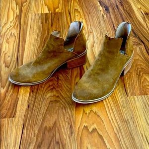 Steve Madden Suede Boots
